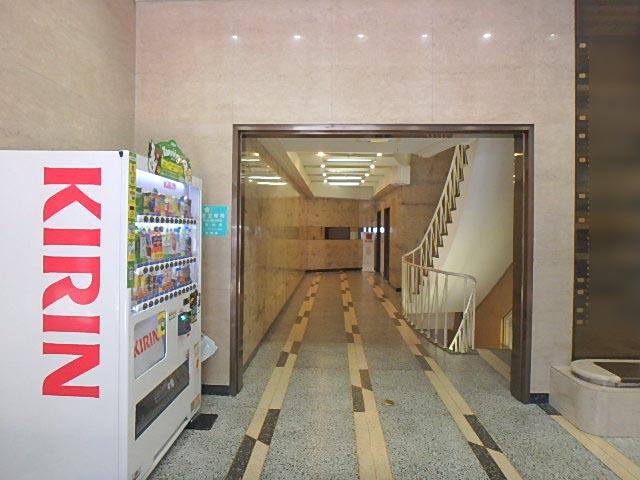 虎ノ門実業会館（本館）エントランス②