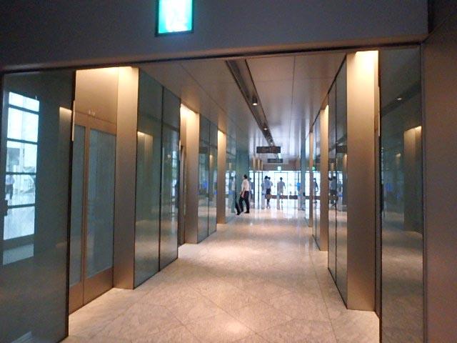 ホール①