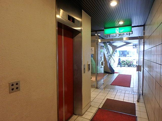 ホール①