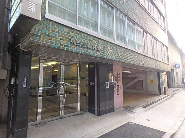 明宏ビル別館エントランス①