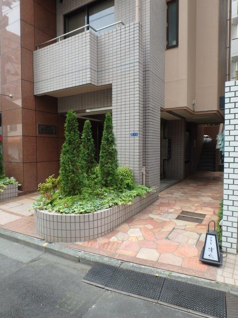 西麻布尾花ビルエントランス②