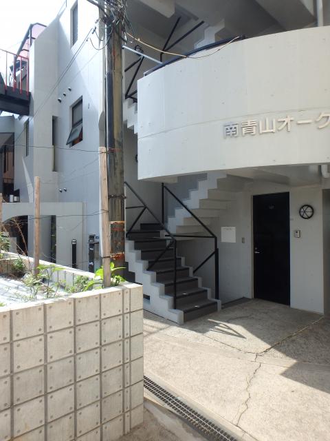 南青山オークビルエントランス②