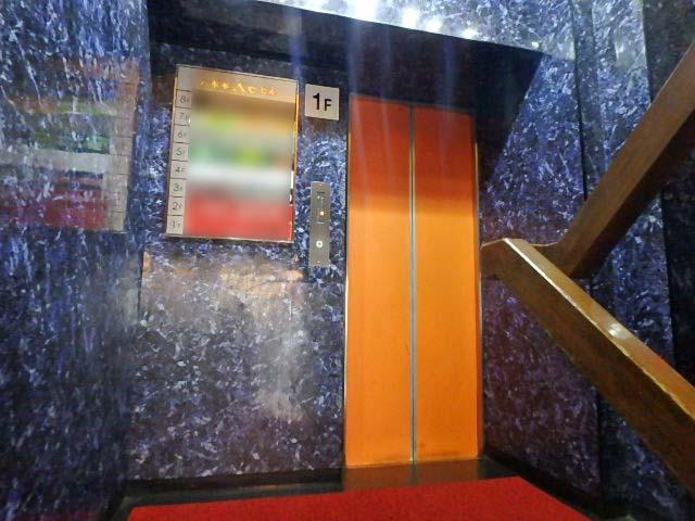 ホール①