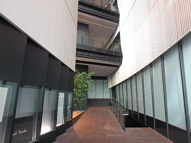 ホール①