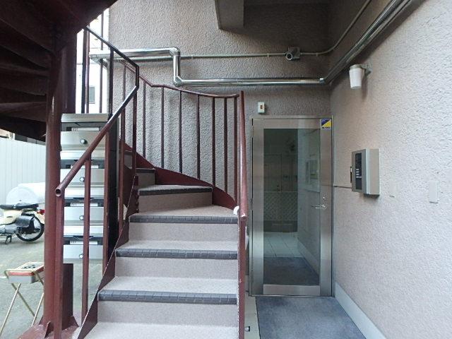 石坂ビルホール①
