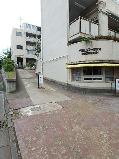 代官山コーポラスエントランス②