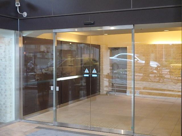 クローチェ神宮前ビルエントランス②