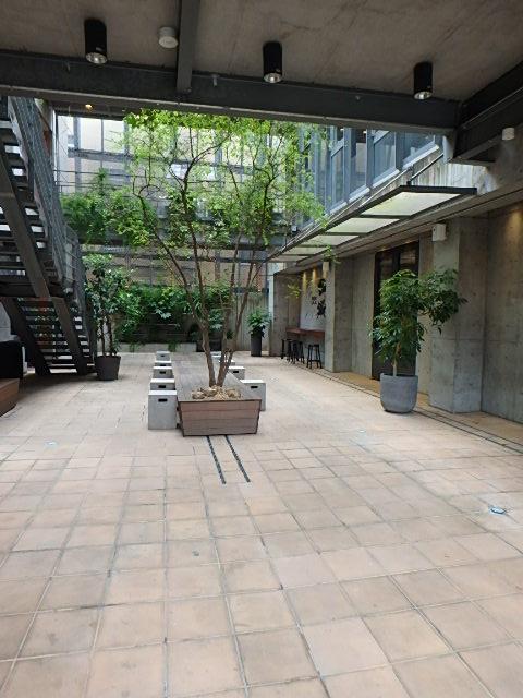 ホール①