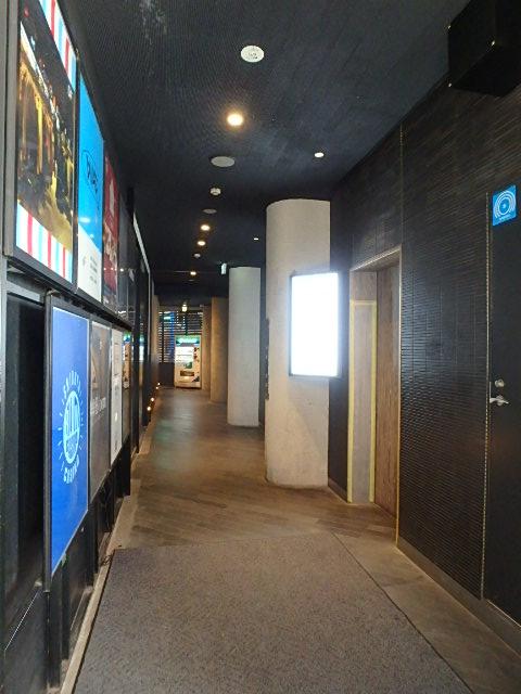 ホール①