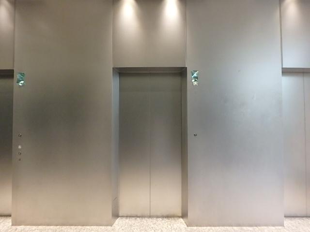 ホール①