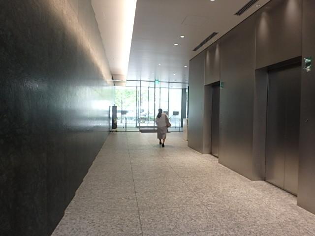 ホール②