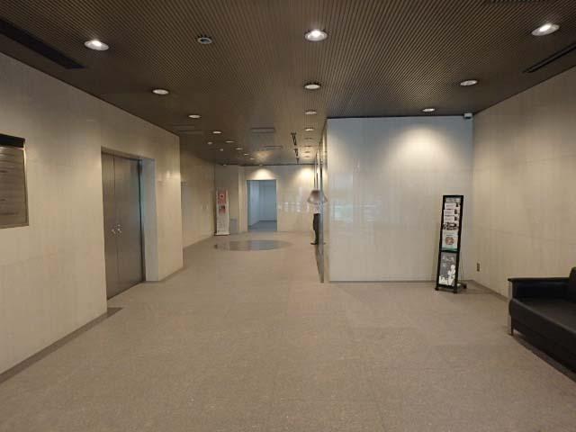 ホール①