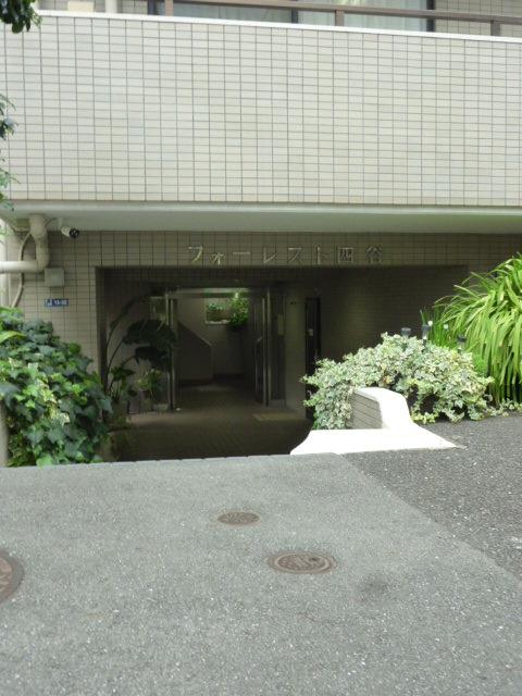 フォーレスト四谷エントランス①