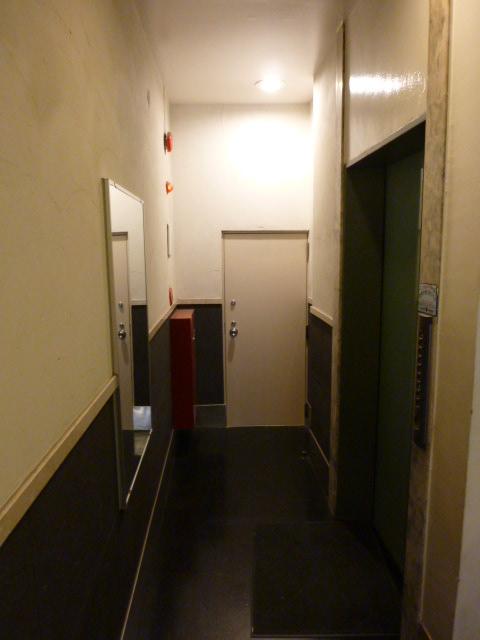 ホール①