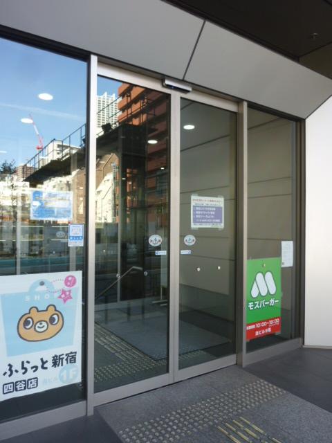 御苑スカイビルエントランス①