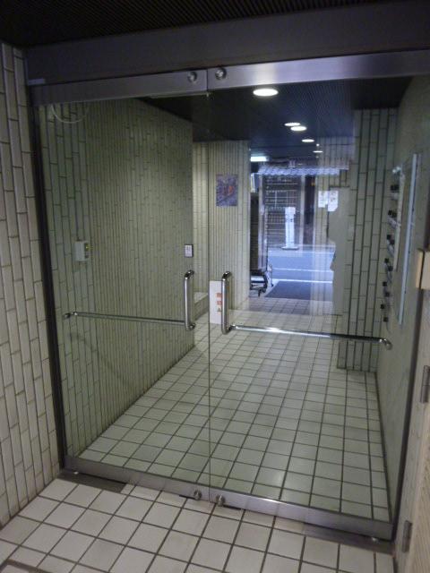 ＹＫＢ東ビルエントランス①