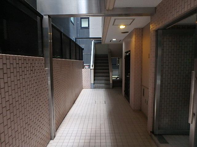 サニープラザ新宿御苑エントランス③