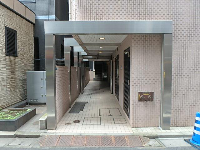 サニープラザ新宿御苑エントランス②