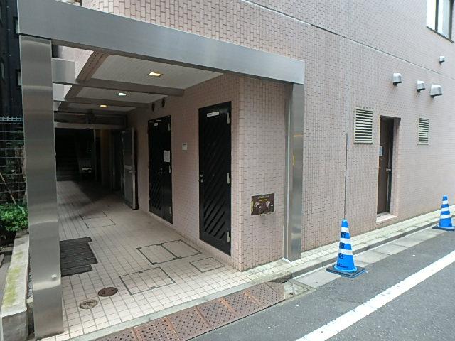 サニープラザ新宿御苑エントランス①