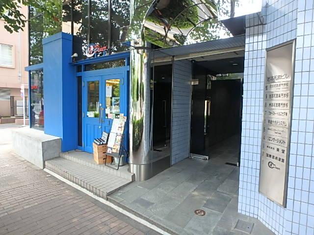 岩本和裁ビルエントランス①