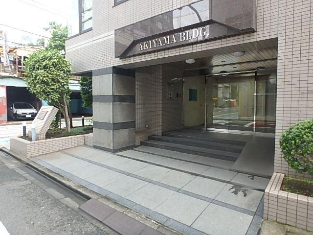 秋山ビルエントランス①