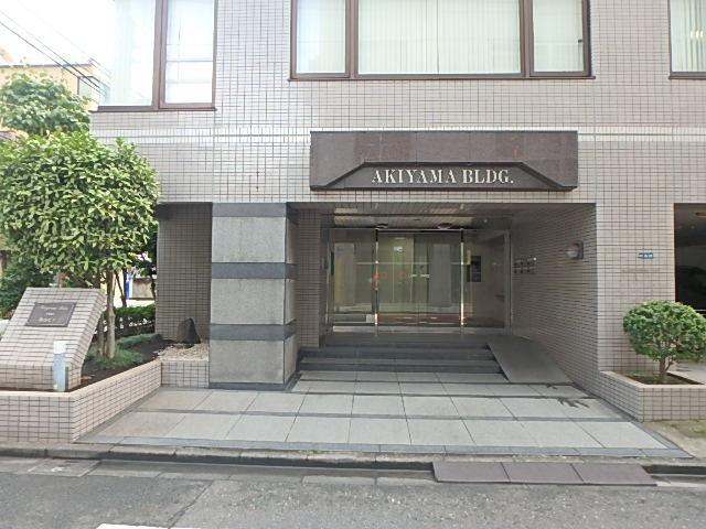 秋山ビルエントランス②