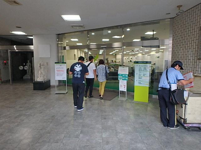 ホール①