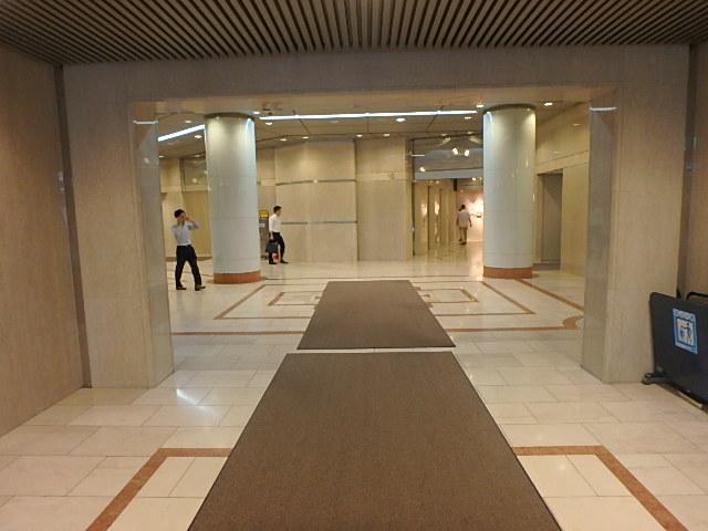 ホール①