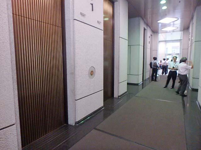 ホール②