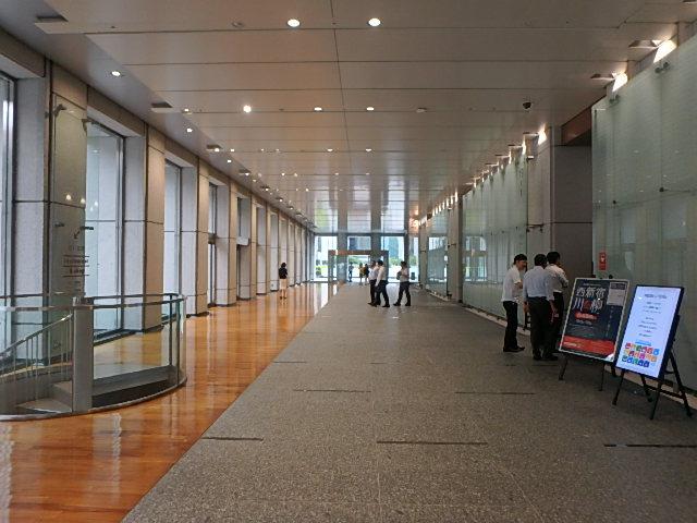 ホール①