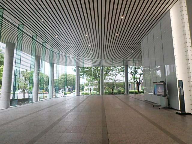 ホール①