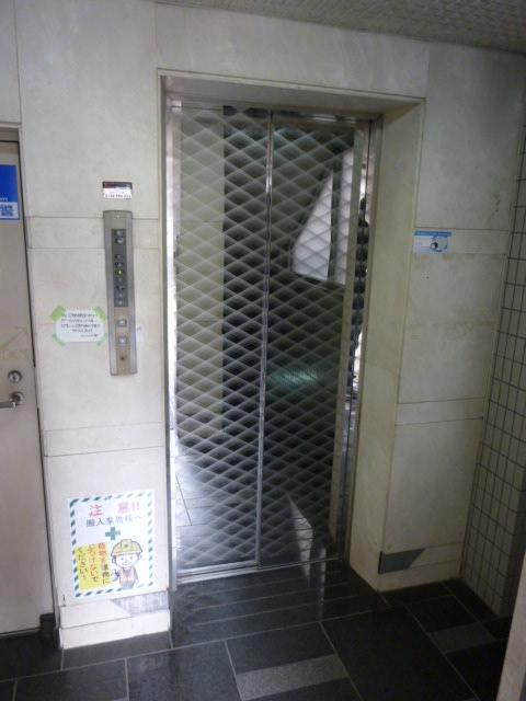 玉井企画ビルエントランス②