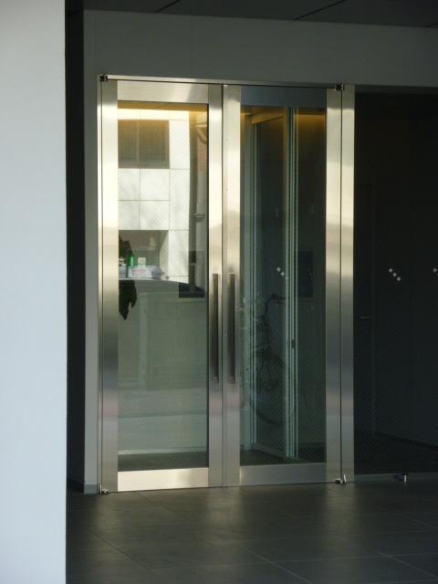 エントランス①