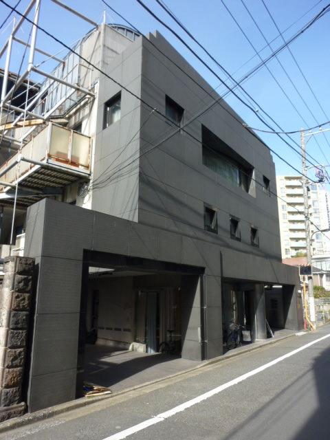 スタッフハウスビル