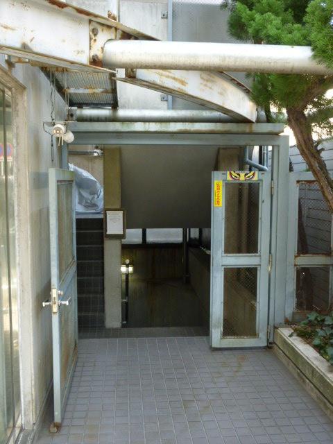 内藤町ビルエントランス①