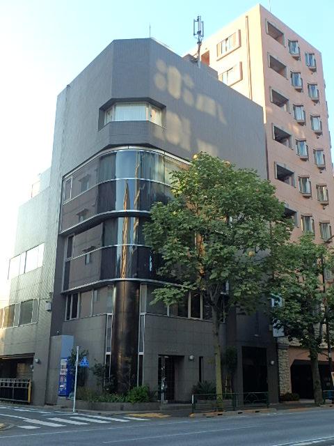 スタッフハウスビル外観③