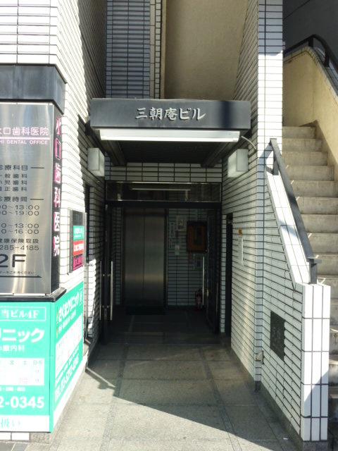 三朝庵ビルエントランス①