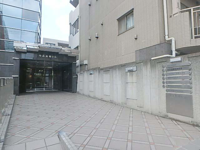 牛込食糧ビルエントランス①