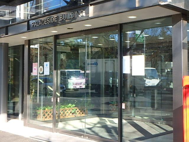パレスサイドビルエントランス②