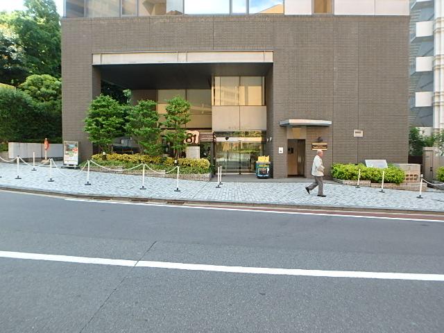 エントランス①