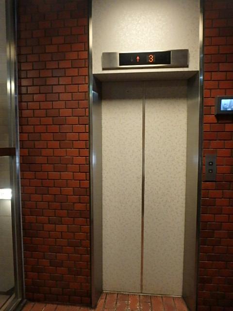 ホール①