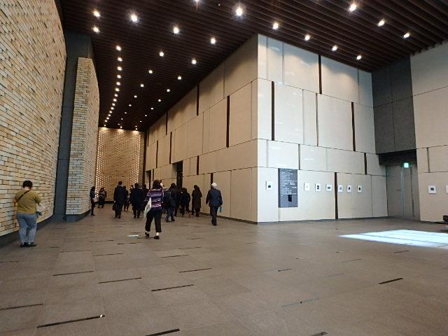 ホール①