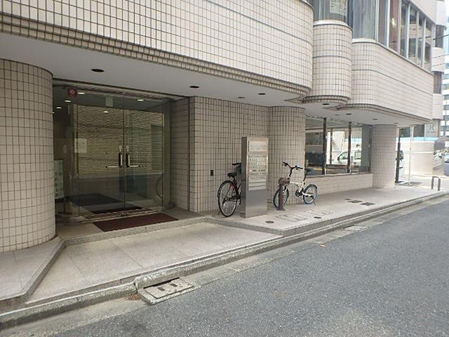 ダイナミックアート九段下ビルエントランス①