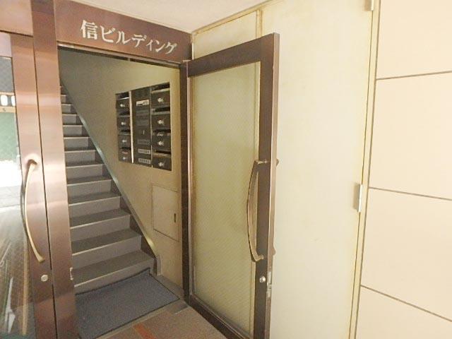 信ビルディングエントランス②