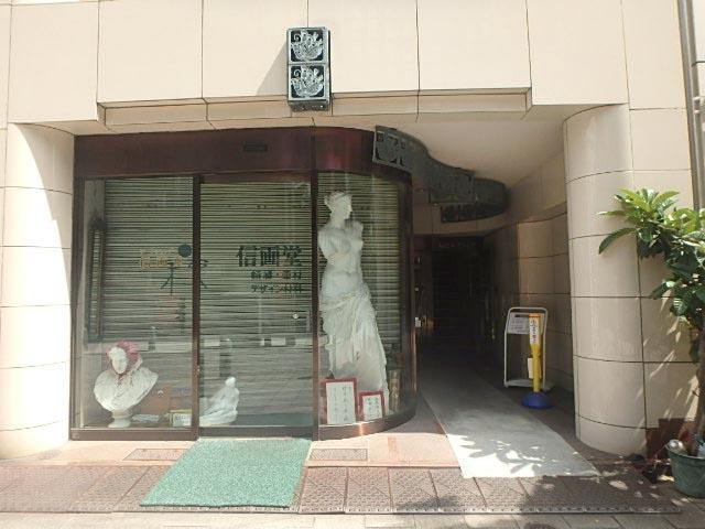 信ビルディングエントランス①