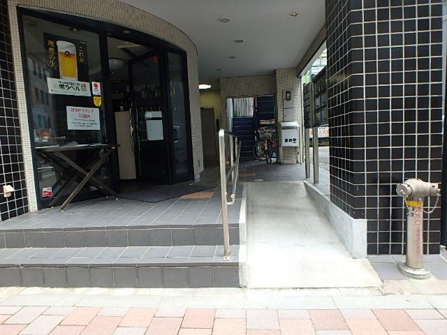 パレスピアビルエントランス①