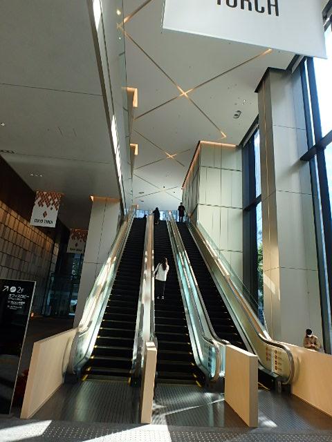 ホール①