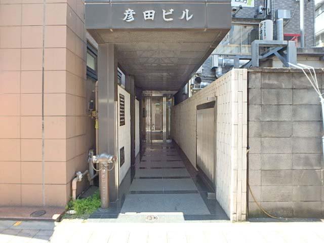 彦田ビルエントランス①