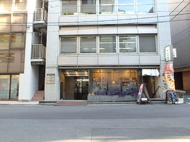 ゆまにビルエントランス①