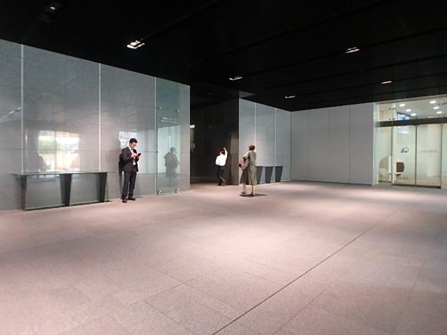 ホール①